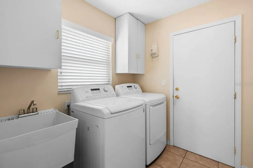 327 Caloosa Woods Lane Sun City Center FL 33573