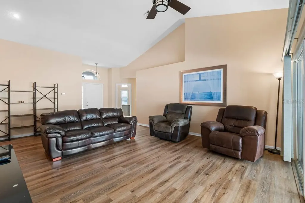 327 Caloosa Woods Lane Sun City Center FL 33573