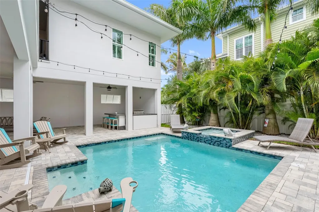124 Forest Hills Drive Redington Shores FL 33708