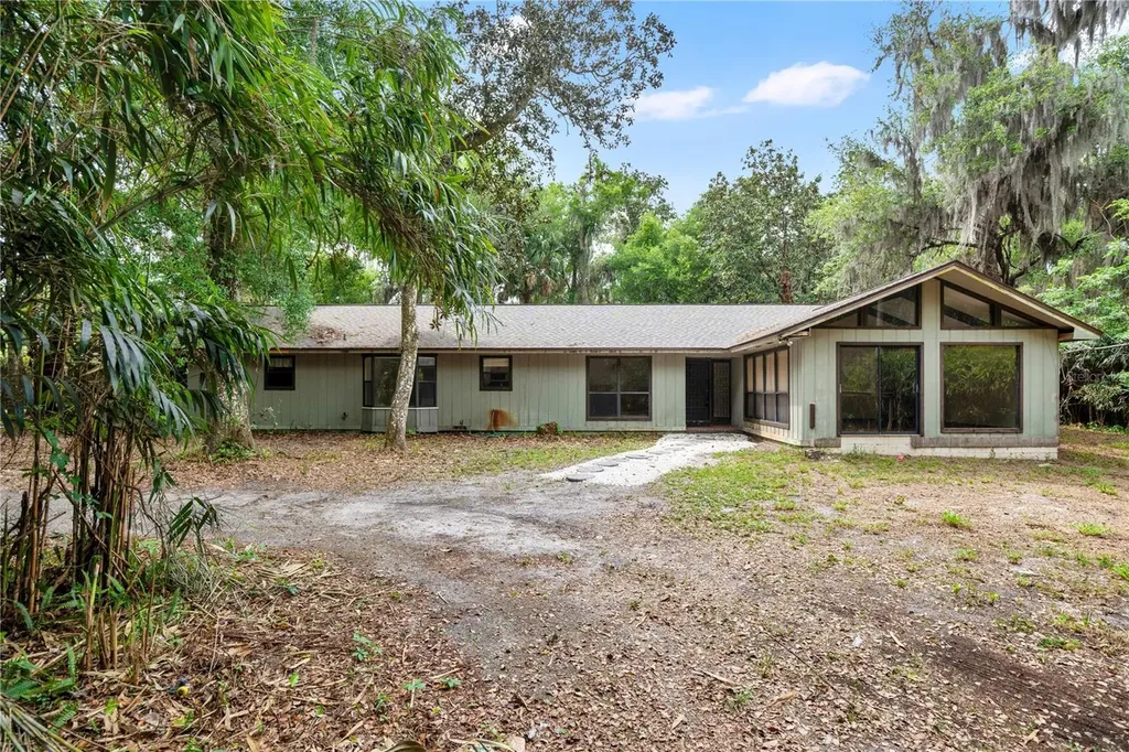599 Lake Geneva Road Geneva FL 32732