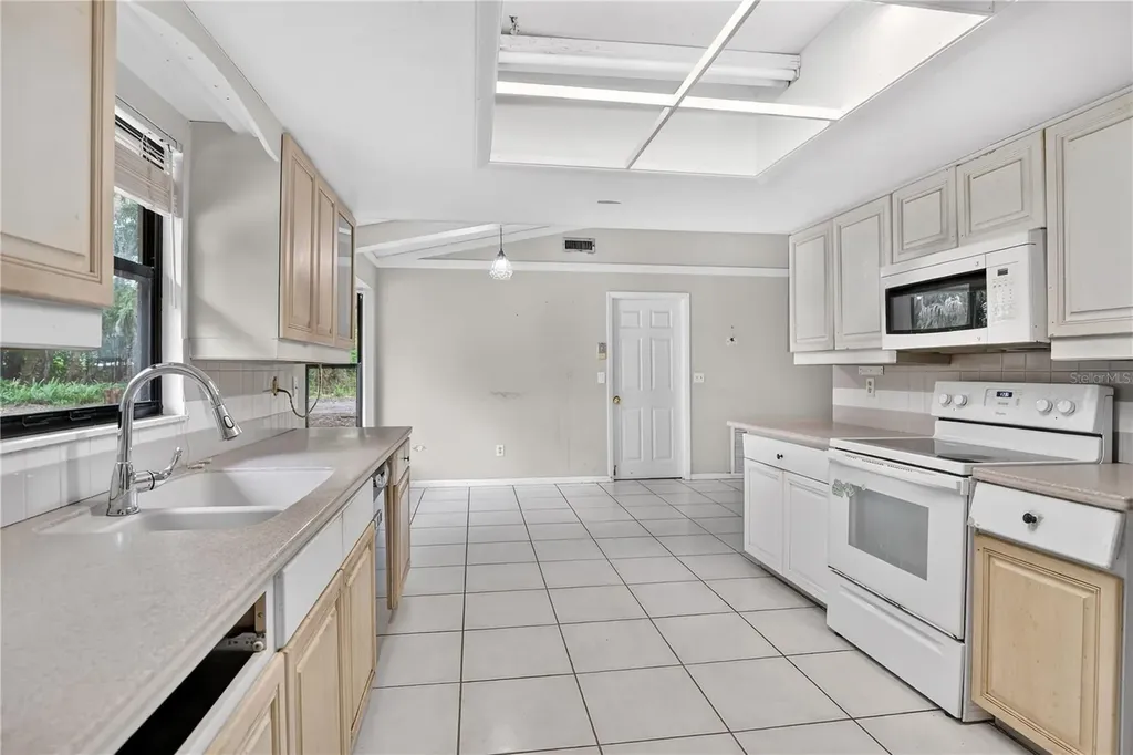 599 Lake Geneva Road Geneva FL 32732