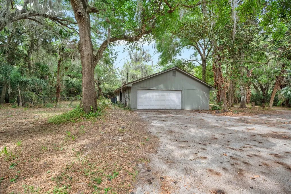 599 Lake Geneva Road Geneva FL 32732