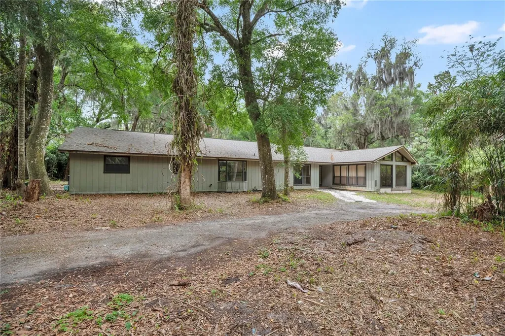 599 Lake Geneva Road Geneva FL 32732