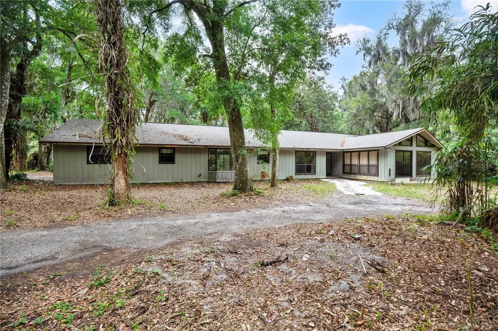 599 Lake Geneva Road Geneva FL 32732