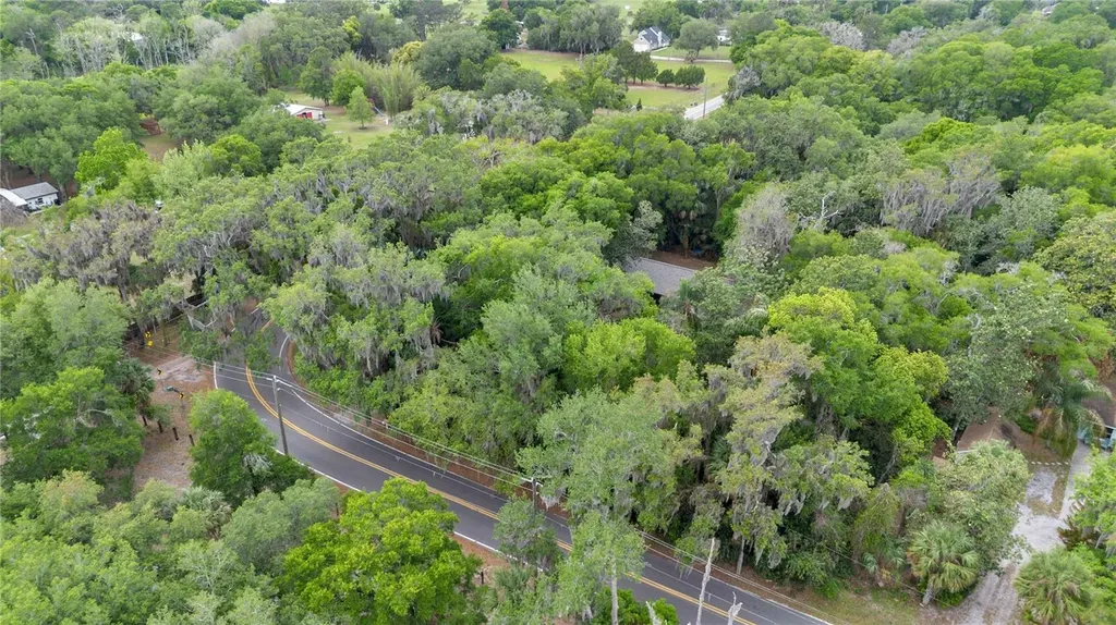599 Lake Geneva Road Geneva FL 32732