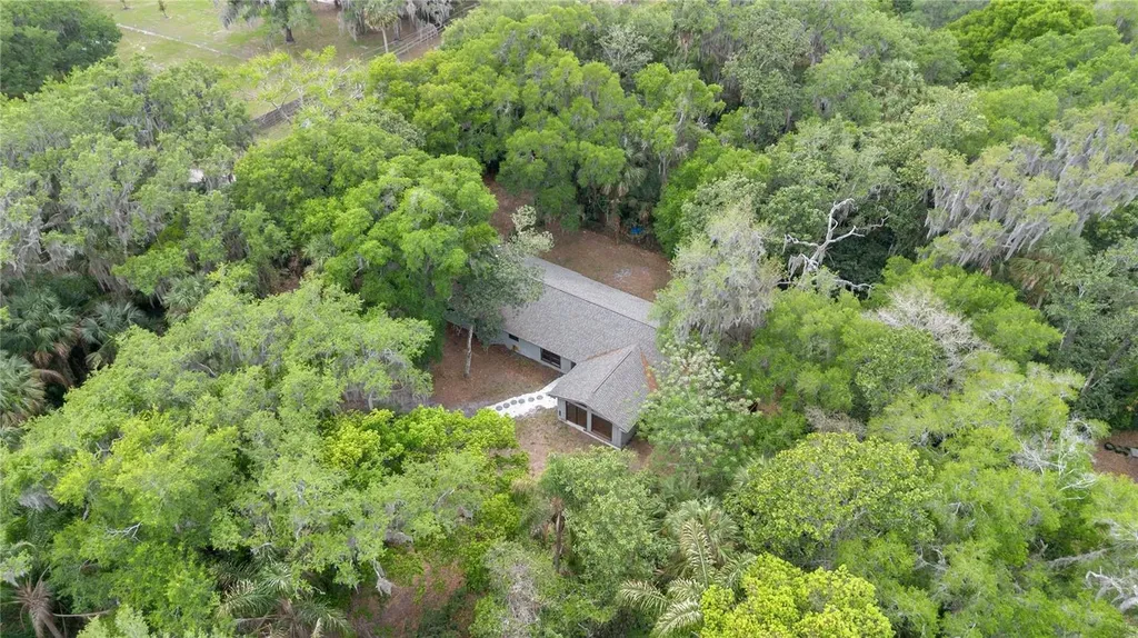 599 Lake Geneva Road Geneva FL 32732