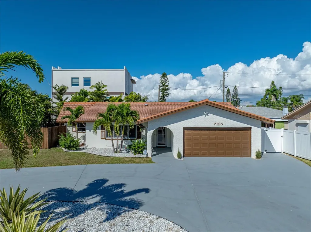 7125 S Shore Drive S South Pasadena FL 33707