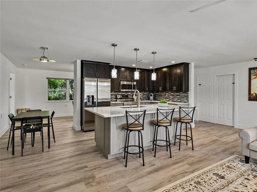 7125 S Shore Drive S South Pasadena FL 33707
