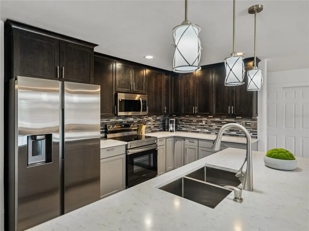 7125 S Shore Drive S South Pasadena FL 33707