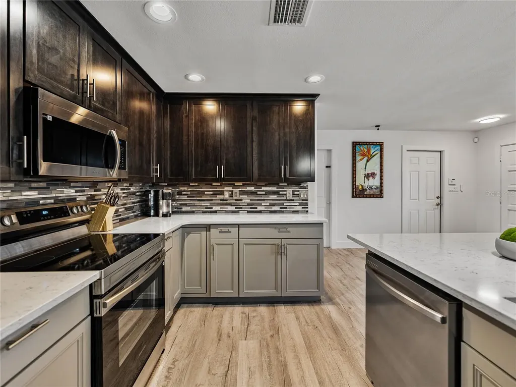 7125 S Shore Drive S South Pasadena FL 33707