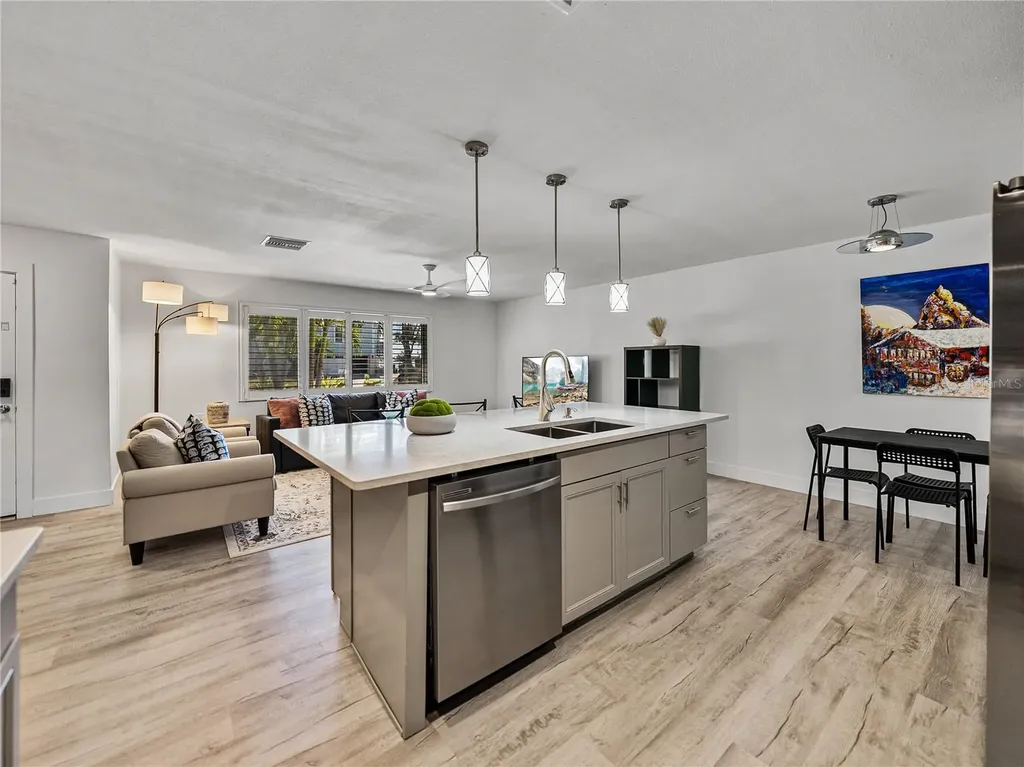 7125 S Shore Drive S South Pasadena FL 33707