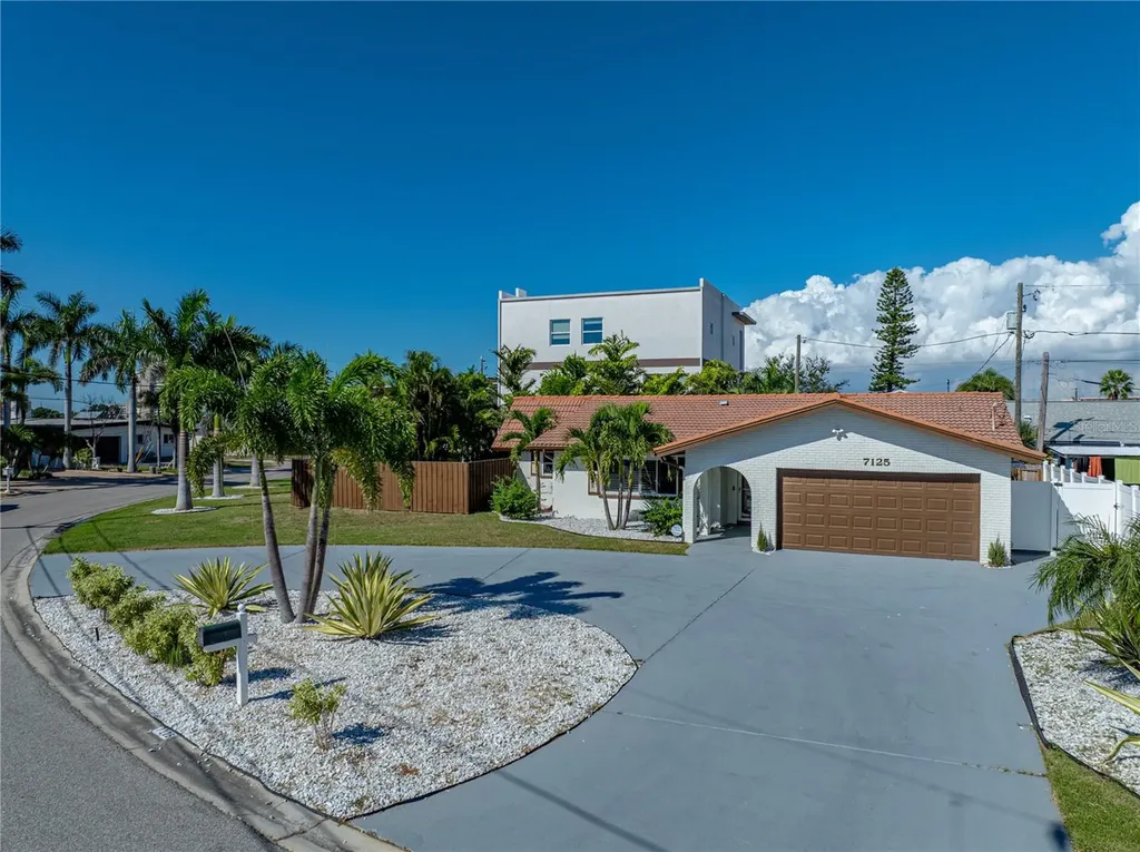 7125 S Shore Drive S South Pasadena FL 33707