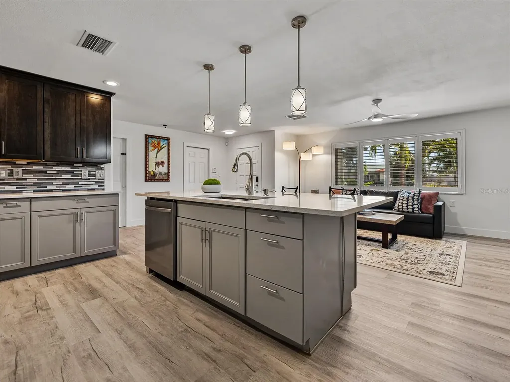 7125 S Shore Drive S South Pasadena FL 33707