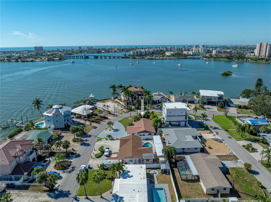 7125 S Shore Drive S South Pasadena FL 33707