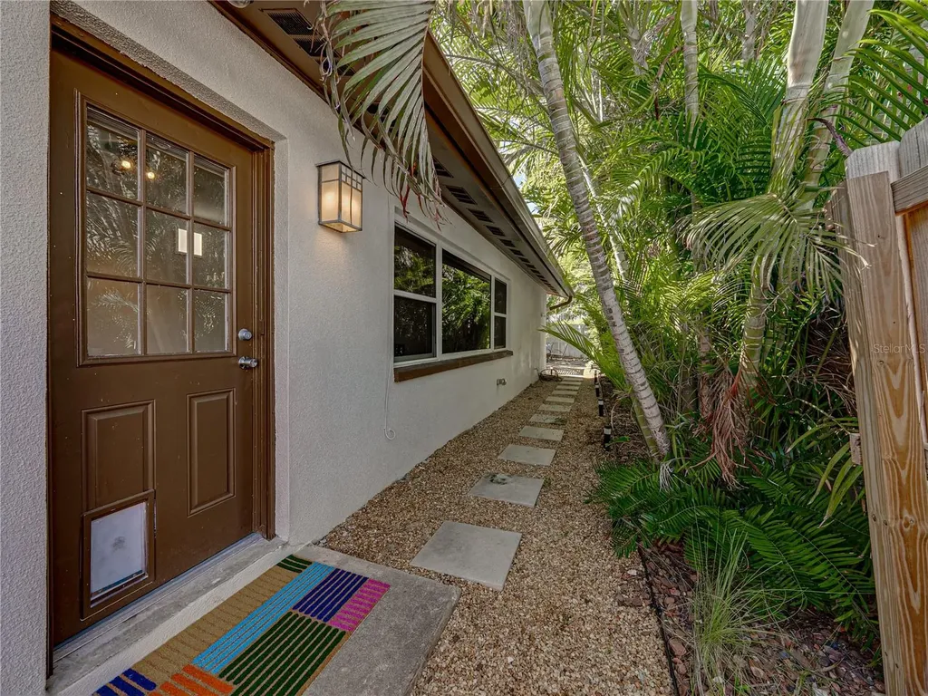 7125 S Shore Drive S South Pasadena FL 33707