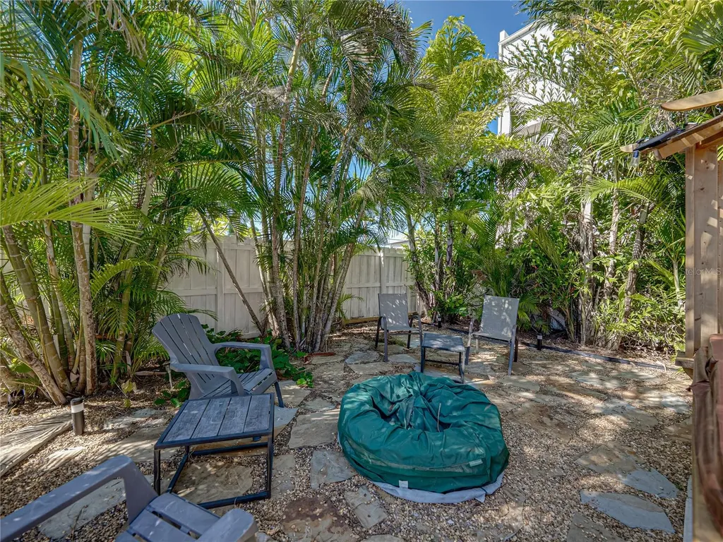 7125 S Shore Drive S South Pasadena FL 33707