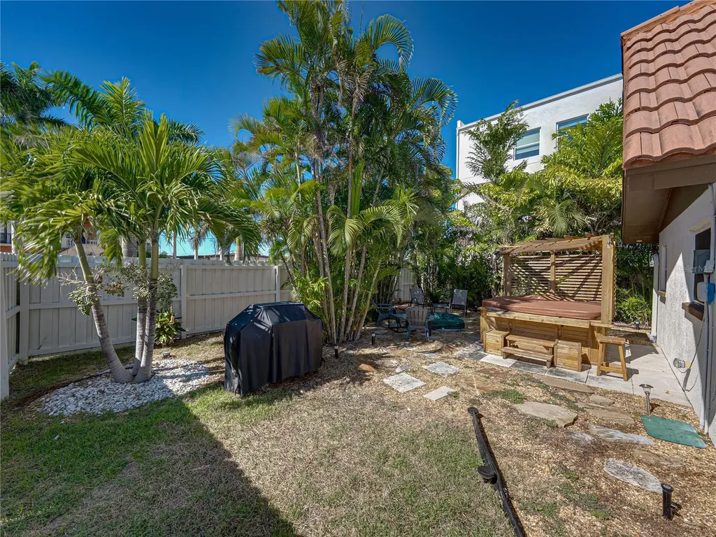 7125 S Shore Drive S South Pasadena FL 33707