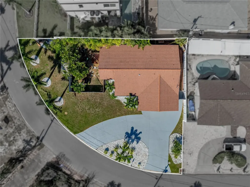 7125 S Shore Drive S South Pasadena FL 33707