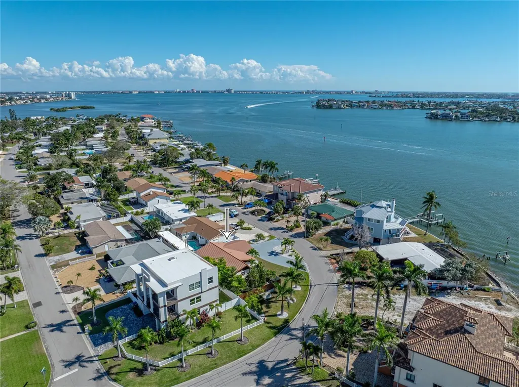 7125 S Shore Drive S South Pasadena FL 33707