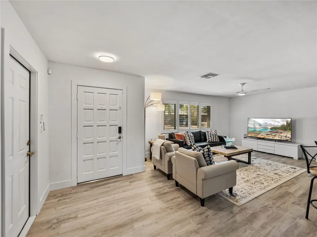 7125 S Shore Drive S South Pasadena FL 33707