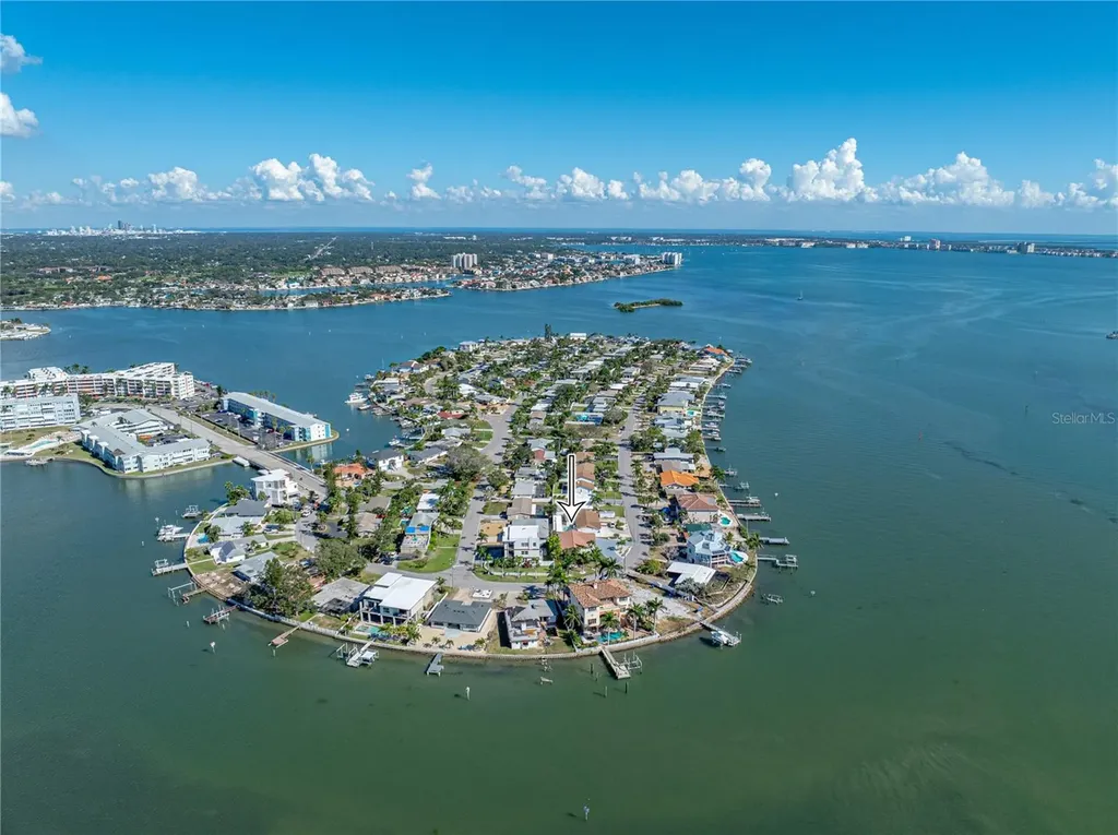 7125 S Shore Drive S South Pasadena FL 33707