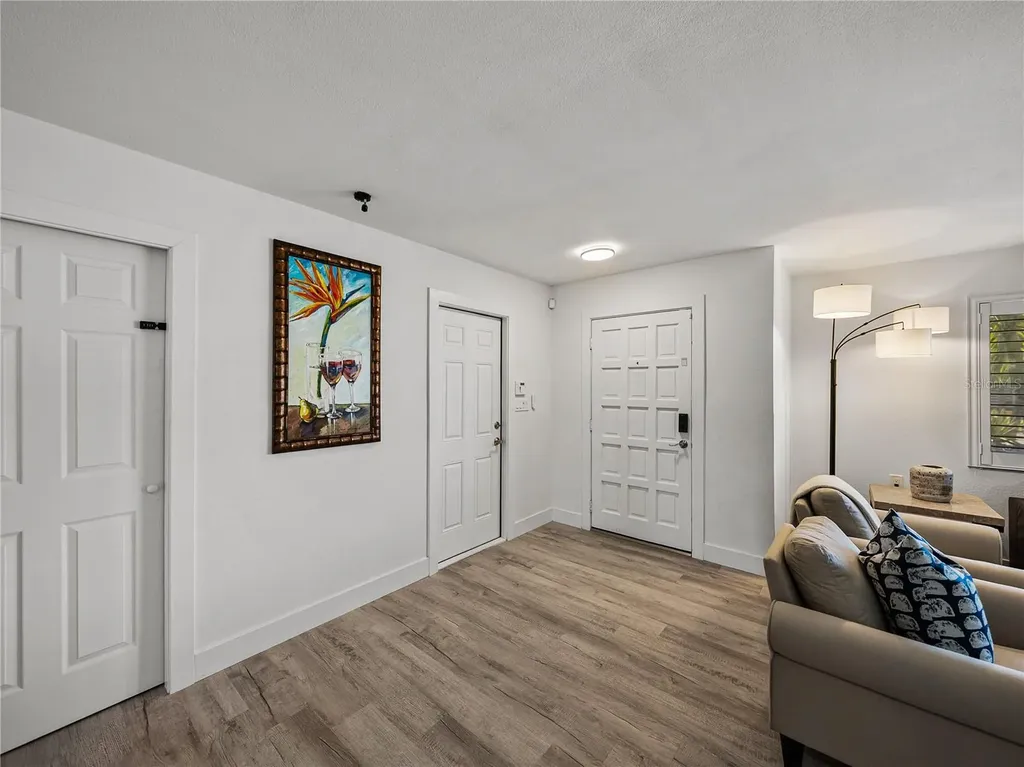 7125 S Shore Drive S South Pasadena FL 33707