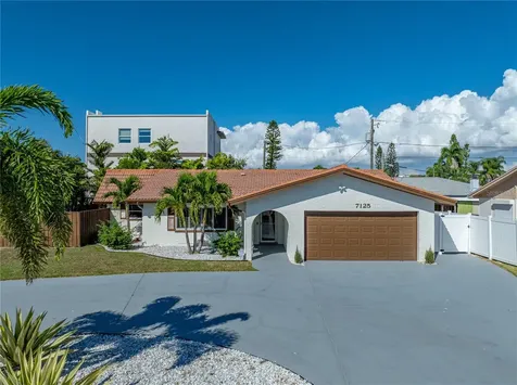 7125 S Shore Drive S South Pasadena FL 33707