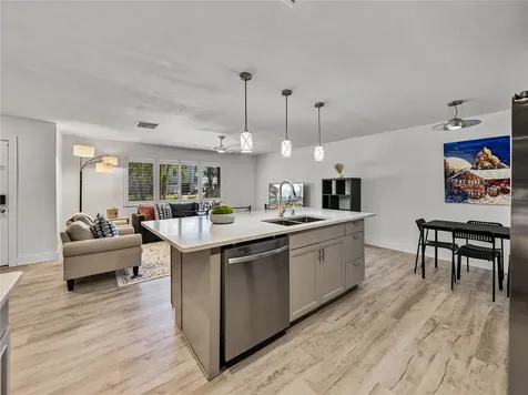 7125 S Shore Drive S South Pasadena FL 33707