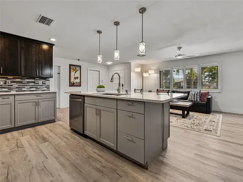 7125 S Shore Drive S South Pasadena FL 33707