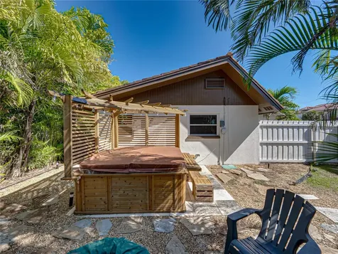 7125 S Shore Drive S South Pasadena FL 33707