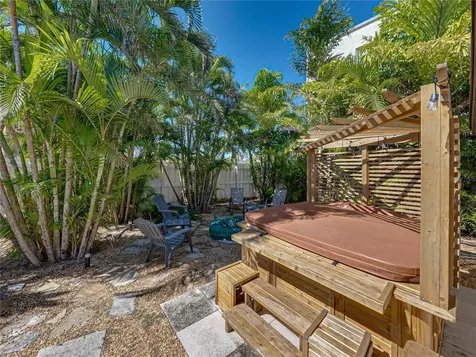 7125 S Shore Drive S South Pasadena FL 33707