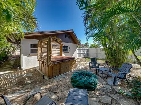 7125 S Shore Drive S South Pasadena FL 33707
