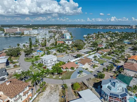 7125 S Shore Drive S South Pasadena FL 33707