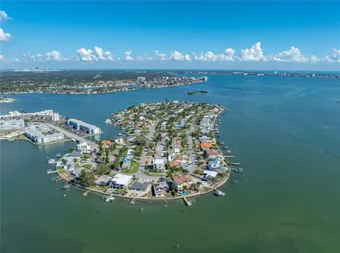 7125 S Shore Drive S South Pasadena FL 33707