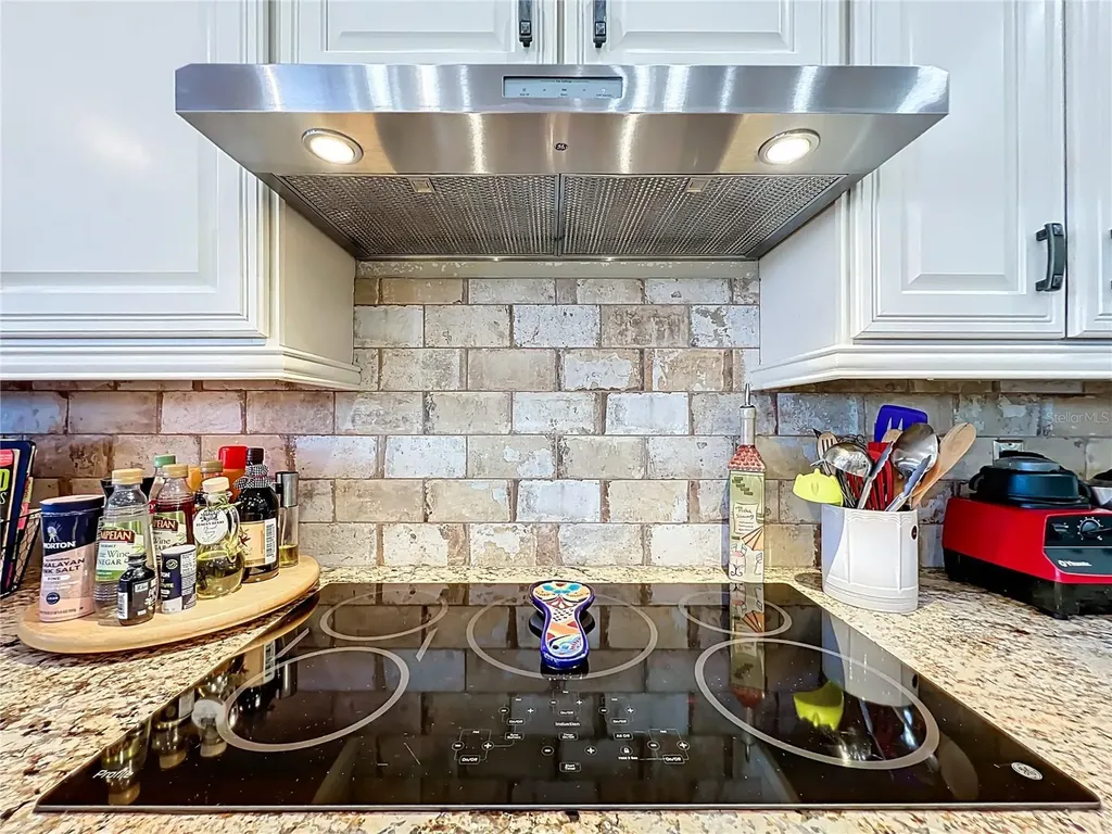 1412 Johns Cove Lane Oakland FL 34787