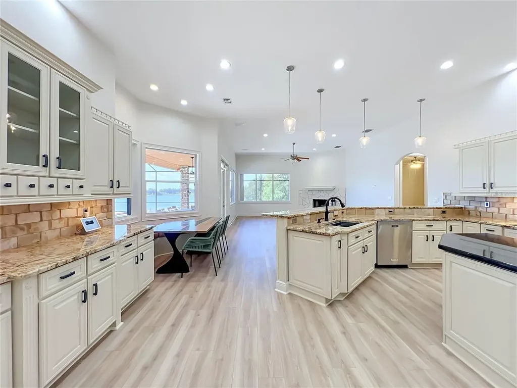 1412 Johns Cove Lane Oakland FL 34787