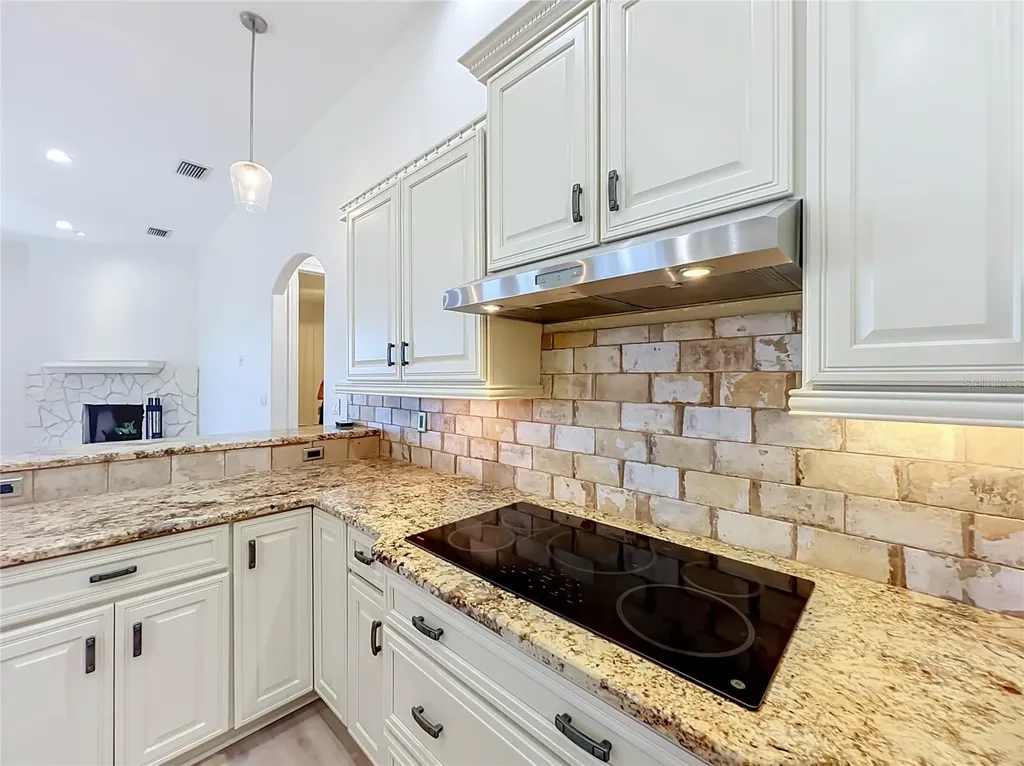 1412 Johns Cove Lane Oakland FL 34787