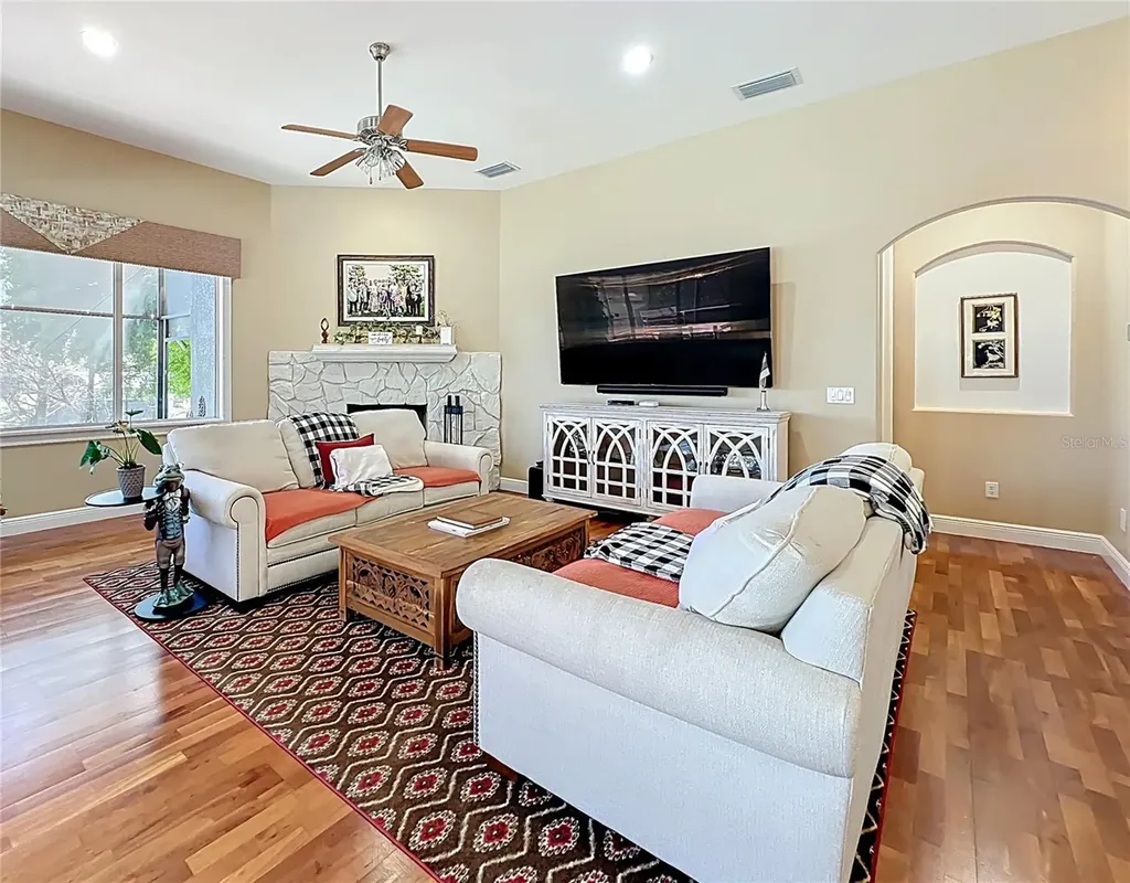 1412 Johns Cove Lane Oakland FL 34787