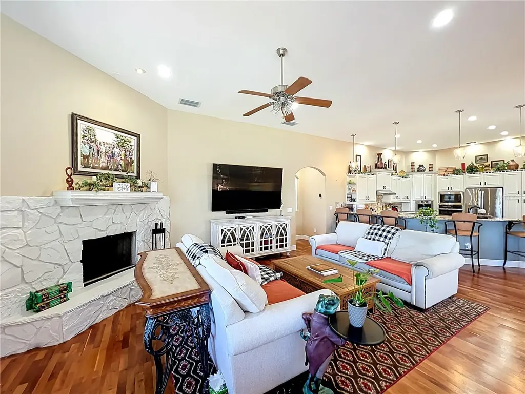 1412 Johns Cove Lane Oakland FL 34787