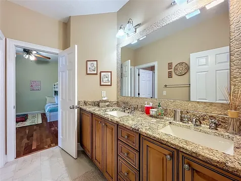 1412 Johns Cove Lane Oakland FL 34787