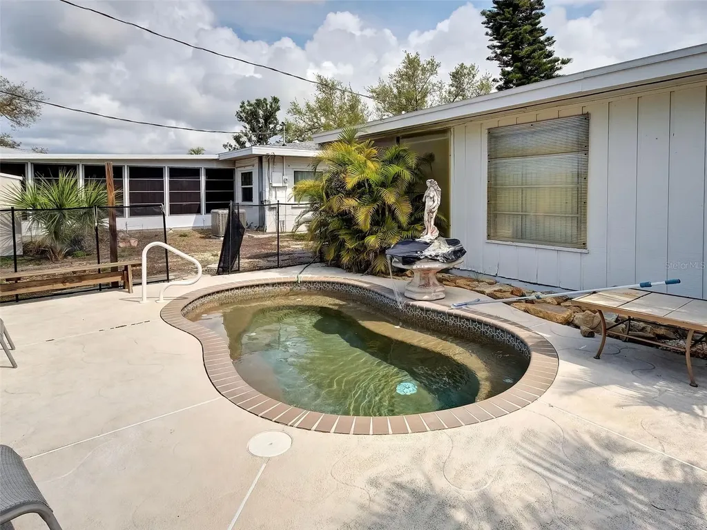 35 Hillcrest Drive Englewood FL 34223