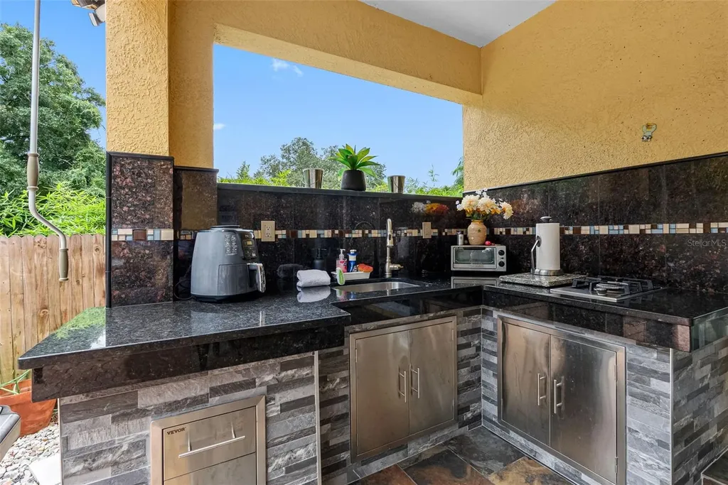 10407 N Woodmere Road Tampa FL 33617