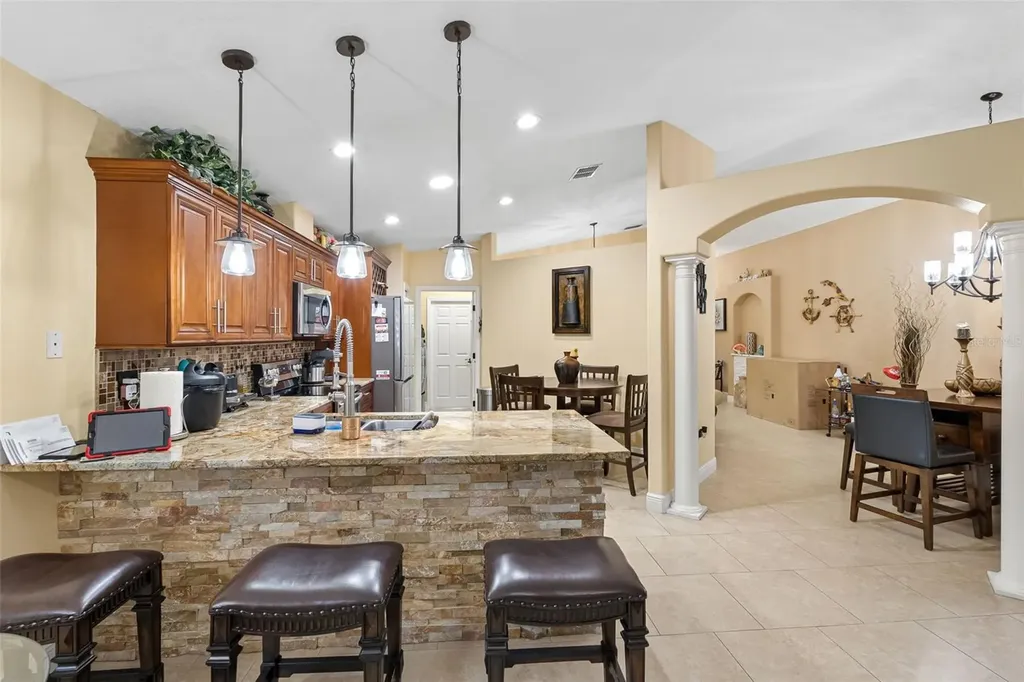 10407 N Woodmere Road Tampa FL 33617