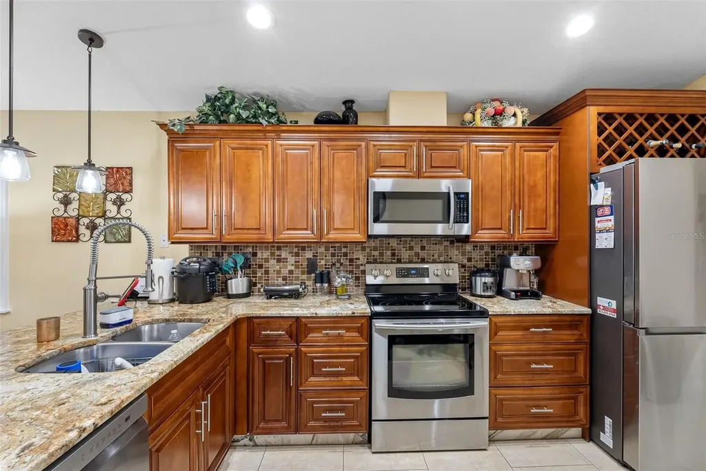 10407 N Woodmere Road Tampa FL 33617