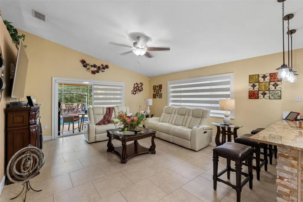 10407 N Woodmere Road Tampa FL 33617