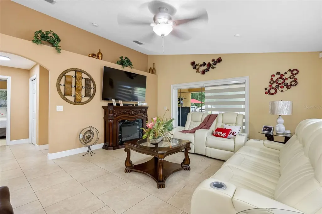 10407 N Woodmere Road Tampa FL 33617