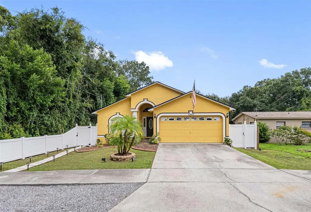 10407 N Woodmere Road Tampa FL 33617