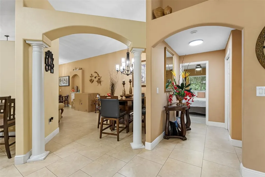 10407 N Woodmere Road Tampa FL 33617