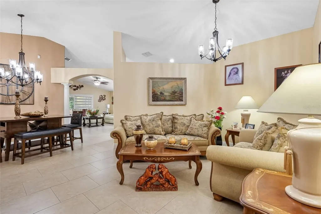 10407 N Woodmere Road Tampa FL 33617