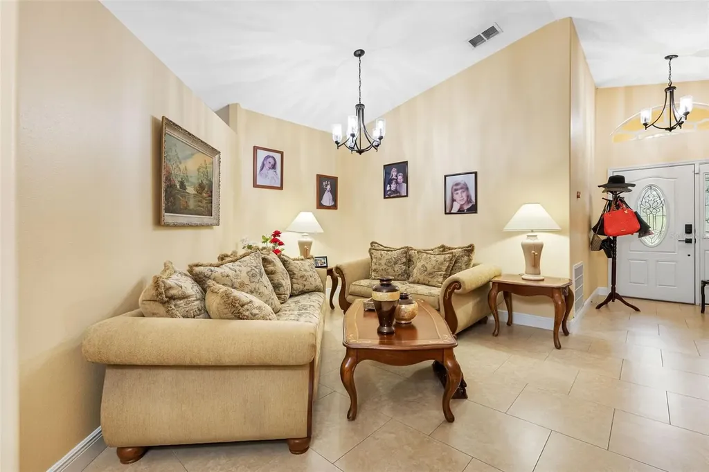 10407 N Woodmere Road Tampa FL 33617